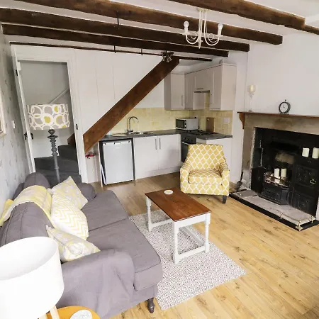 Olive * Richmond (North Yorkshire)